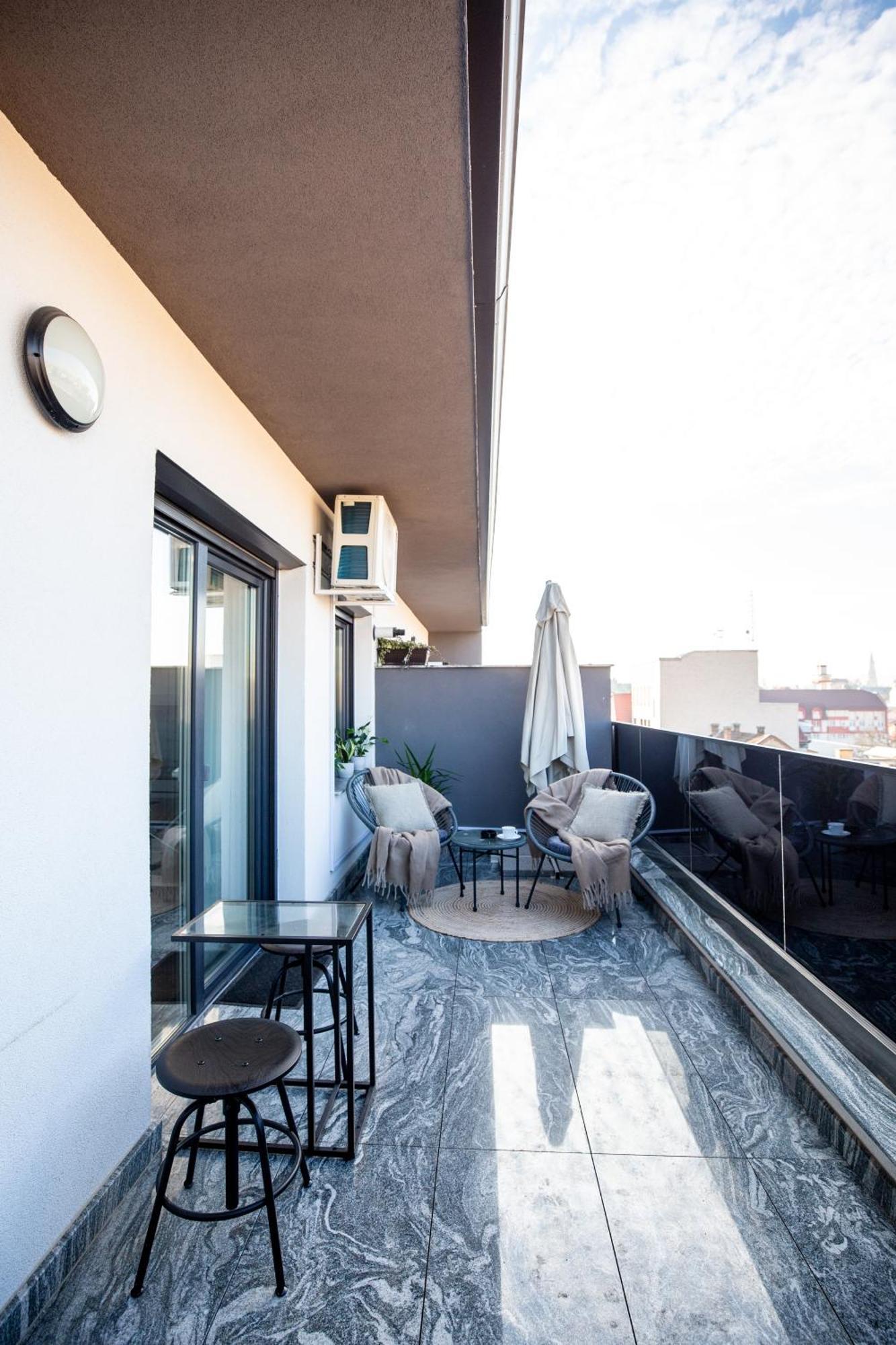 Unique City View Apartment Balcony & Parking Space Kluž Exteriér fotografie